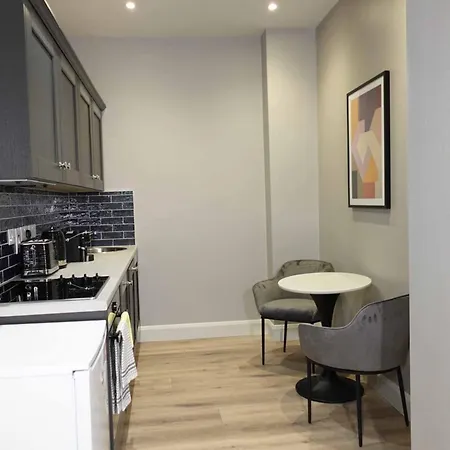 Ivernia Stylish Studio No 3 Town